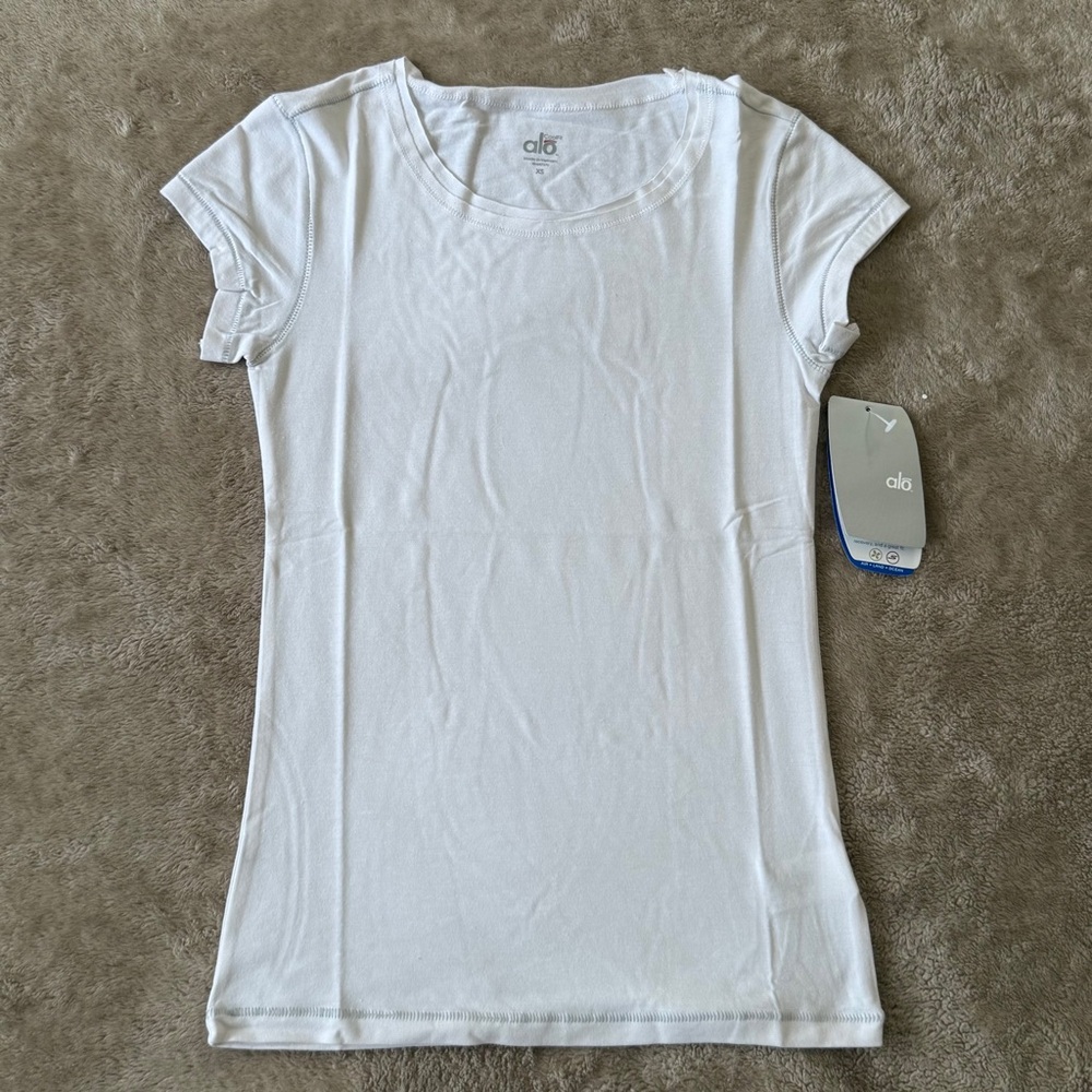 NWT ALO Yoga Coolfit Classic White Short Sleeve Tee Size XS